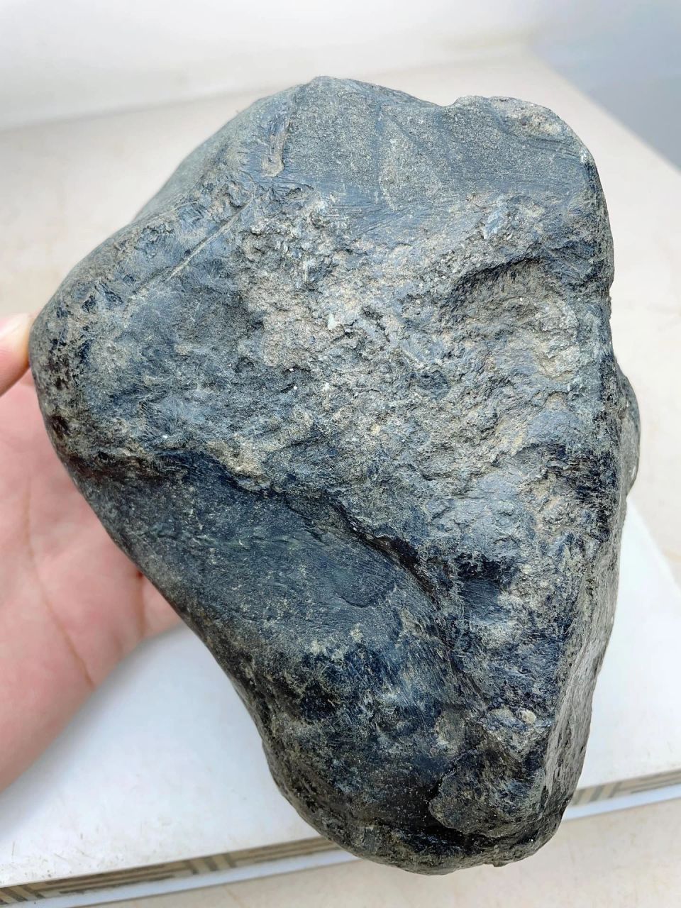 2公斤缅甸老坑黑乌沙手镯料 尺寸16-11-6厘米 块形规整 皮壳老辣 重量