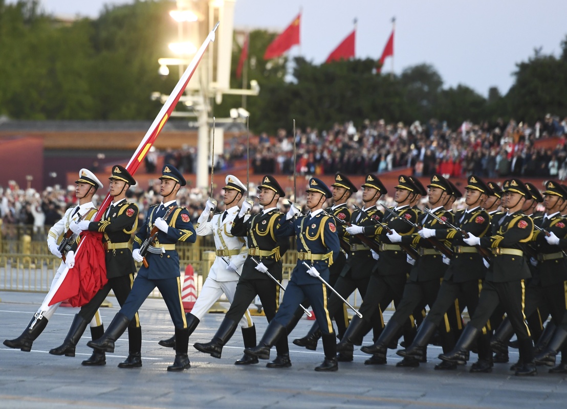 国庆阅兵升旗仪式图片