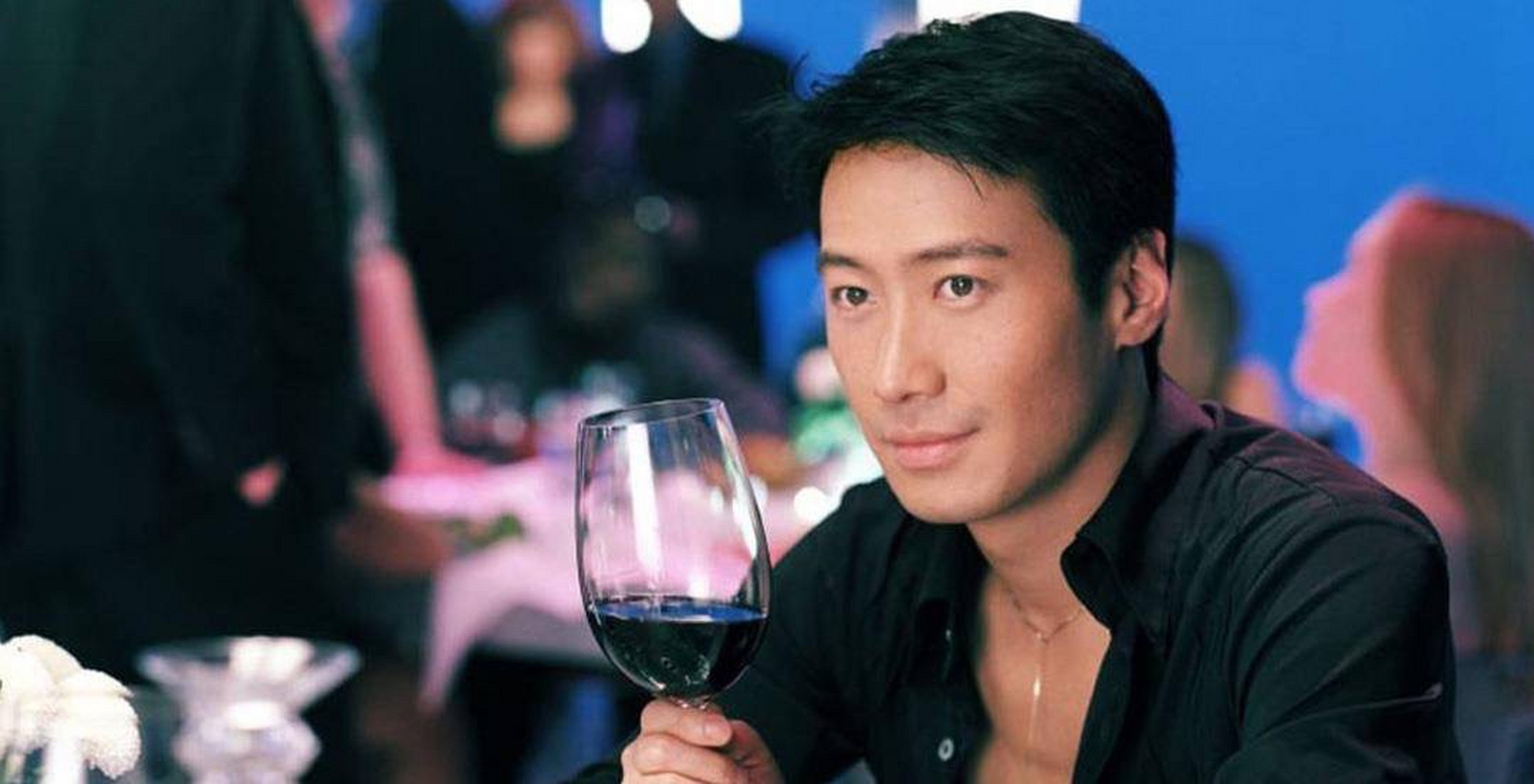 四大天王黎明一家三口回港"画面温馨", 小公主活泼可爱超有范!