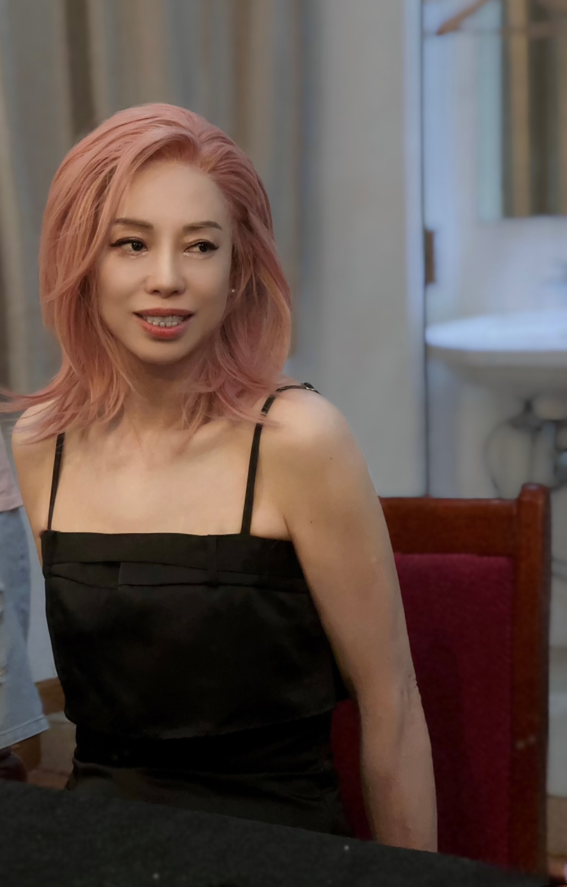 黄妈怎么越来越年轻了,如果搞搞牙齿会更美吧!