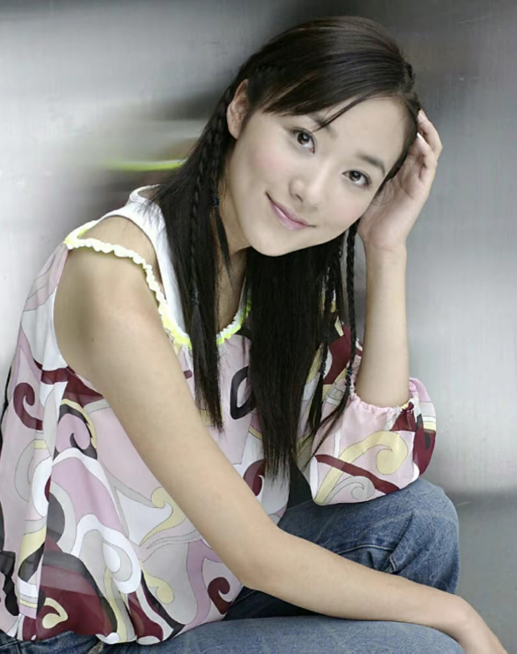 有人说她是韩三平的亲戚,有人说她是红三代,总之她并不是一般人