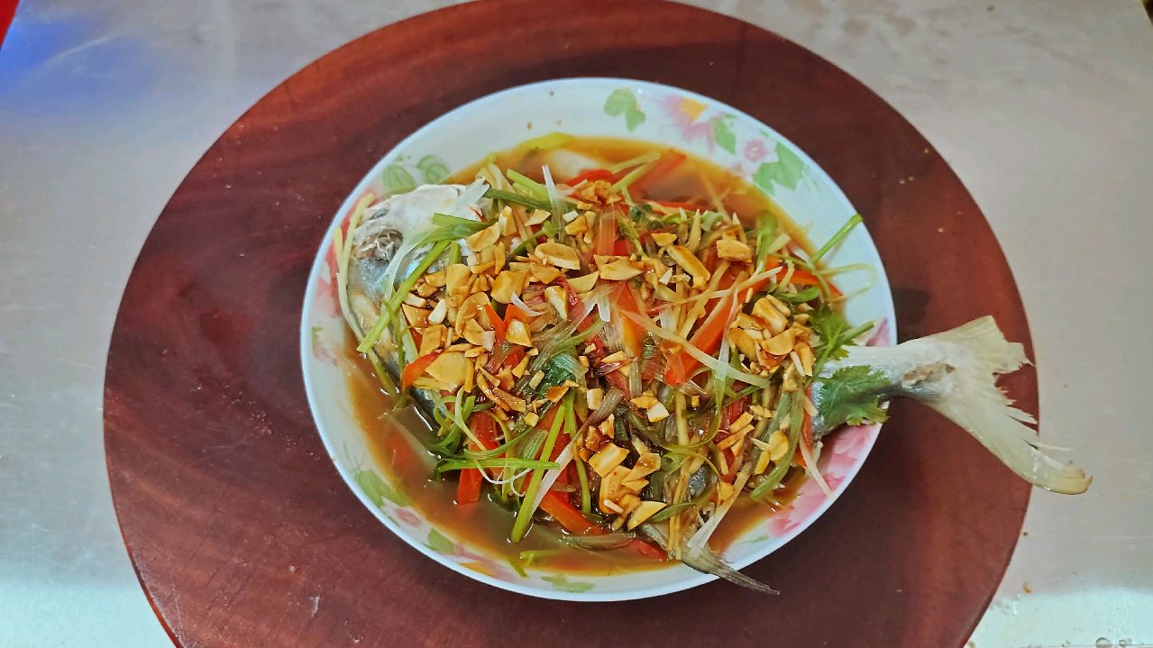 店主分享:“清蒸鲳鱼”的家常做法,鱼肉鲜嫩无比,大家都可以做