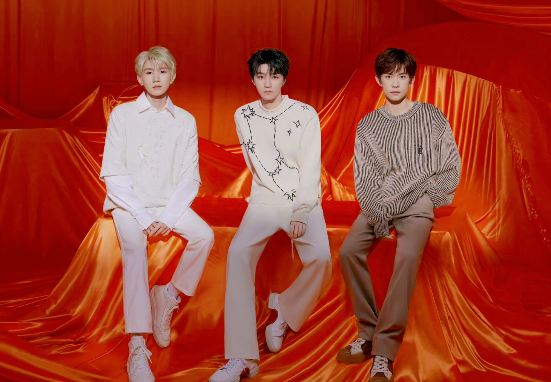 tfboys彩排《魔法城堡》彩排,网友调侃没想到十年三小只还能夹起来