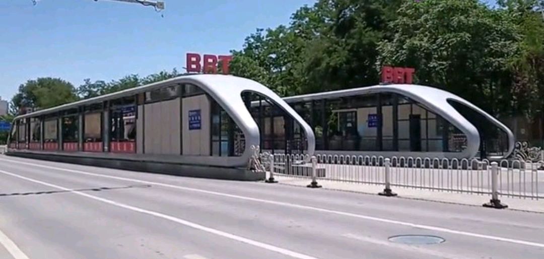 银川的brt公交系统,占用了城市街道半壁江山,市民却是喜忧参半!