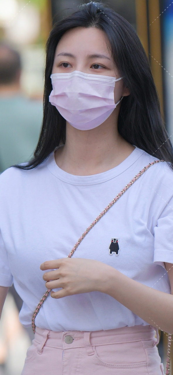 优雅大气的口罩美女小姐姐[心]