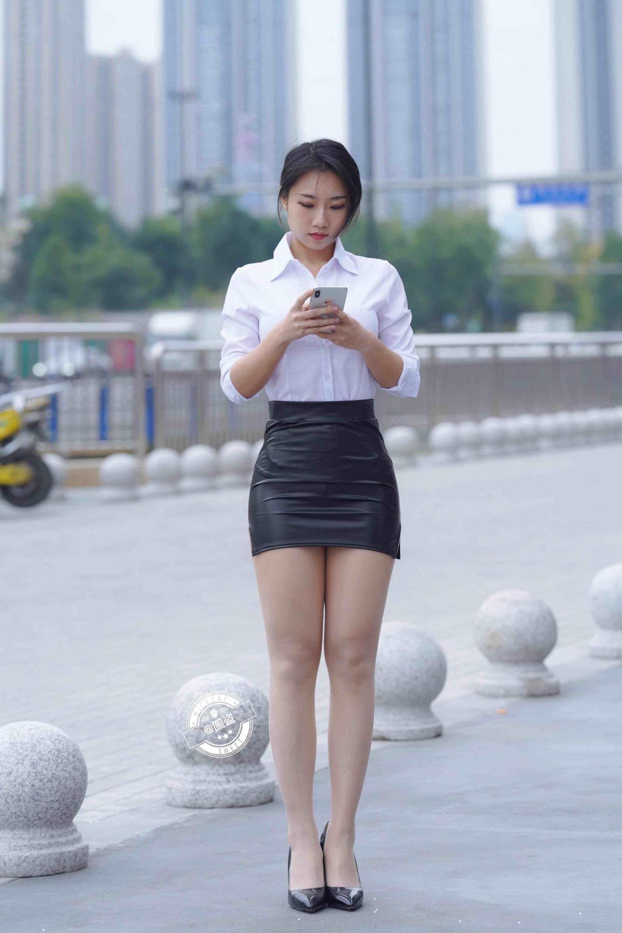 舒适时尚的包臀裙打造时尚女神穿搭,体现修长的美腿,都市韵味