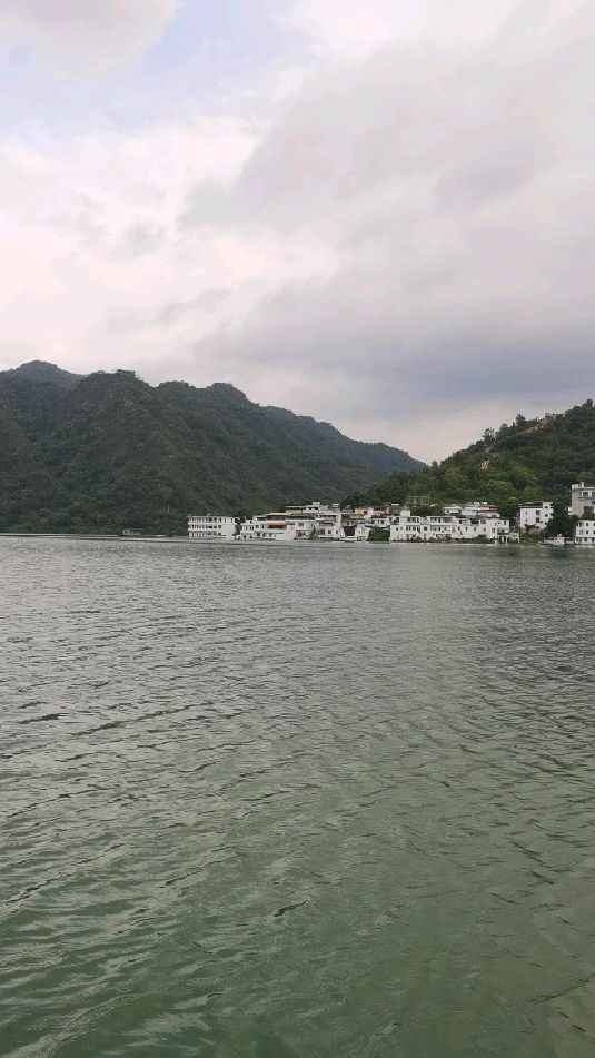 河源万绿湖边上最美的小镇一半江镇,因水而美-度小视