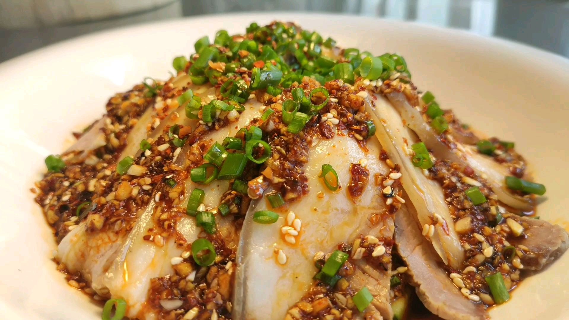 川厨师傅教你蒜泥白肉,做法色香味俱简单全,让你百吃不厌的做法