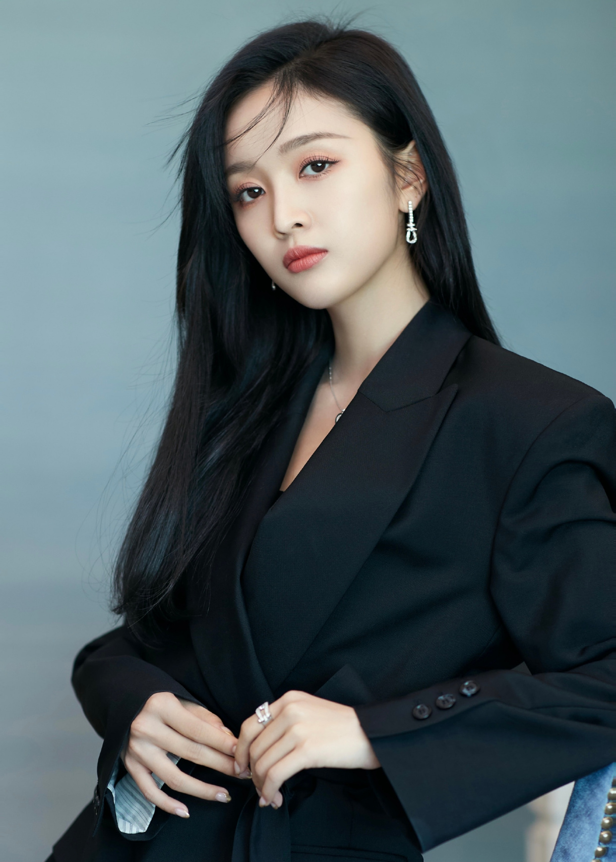 吴宣仪:西装的韵味