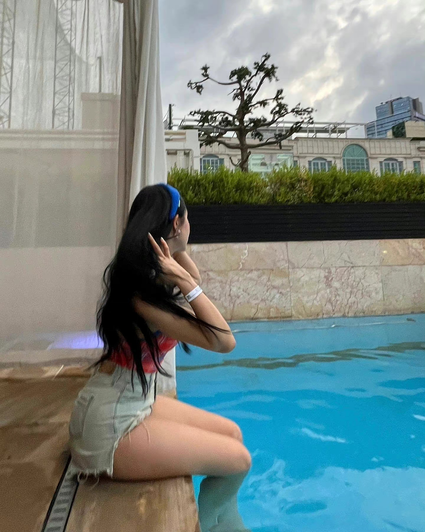 朴孝敏这大腿太粗了吧看着吓我一跳好好的女神不当