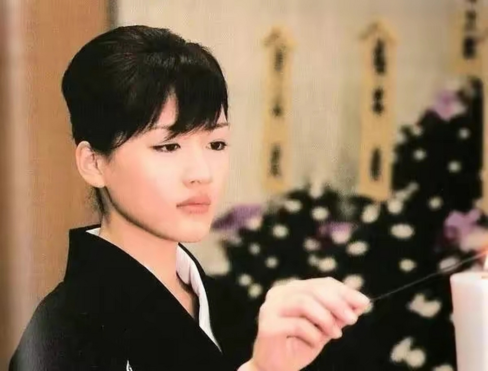 当你读懂《白夜行》,才真正读懂了人性  西本雪穗,自幼丧父,为了维持