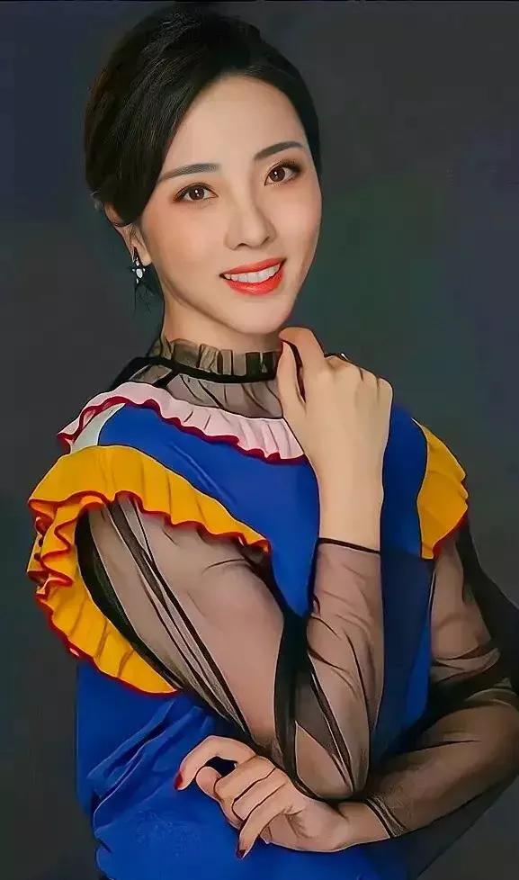 最美央视主持人李思思离职,享受美好人生,我们支持你