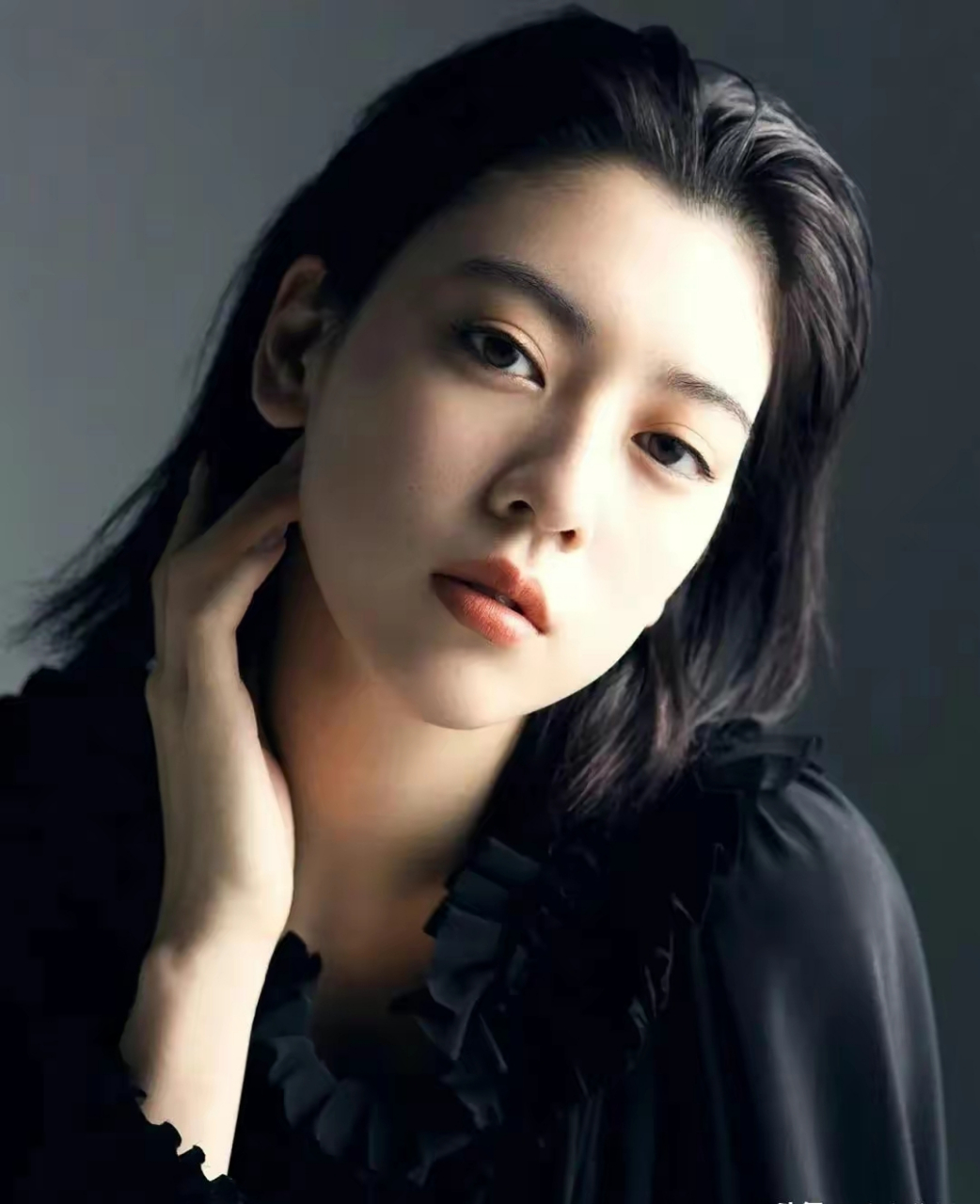 三吉彩花:日本模特界的天花板,美的窒息,真乃人间尤物  三吉彩花,最