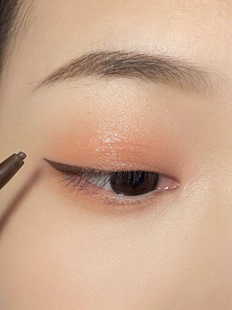 双眼皮褶皱长怎么画眼线,新手万能三步法!