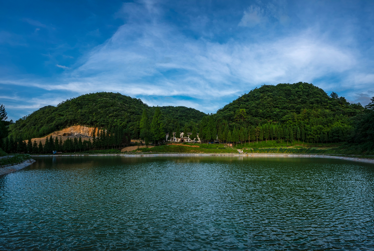 南川避暑房,海拔1300米地暖精装现房,高山湖景环境清幽通高铁!