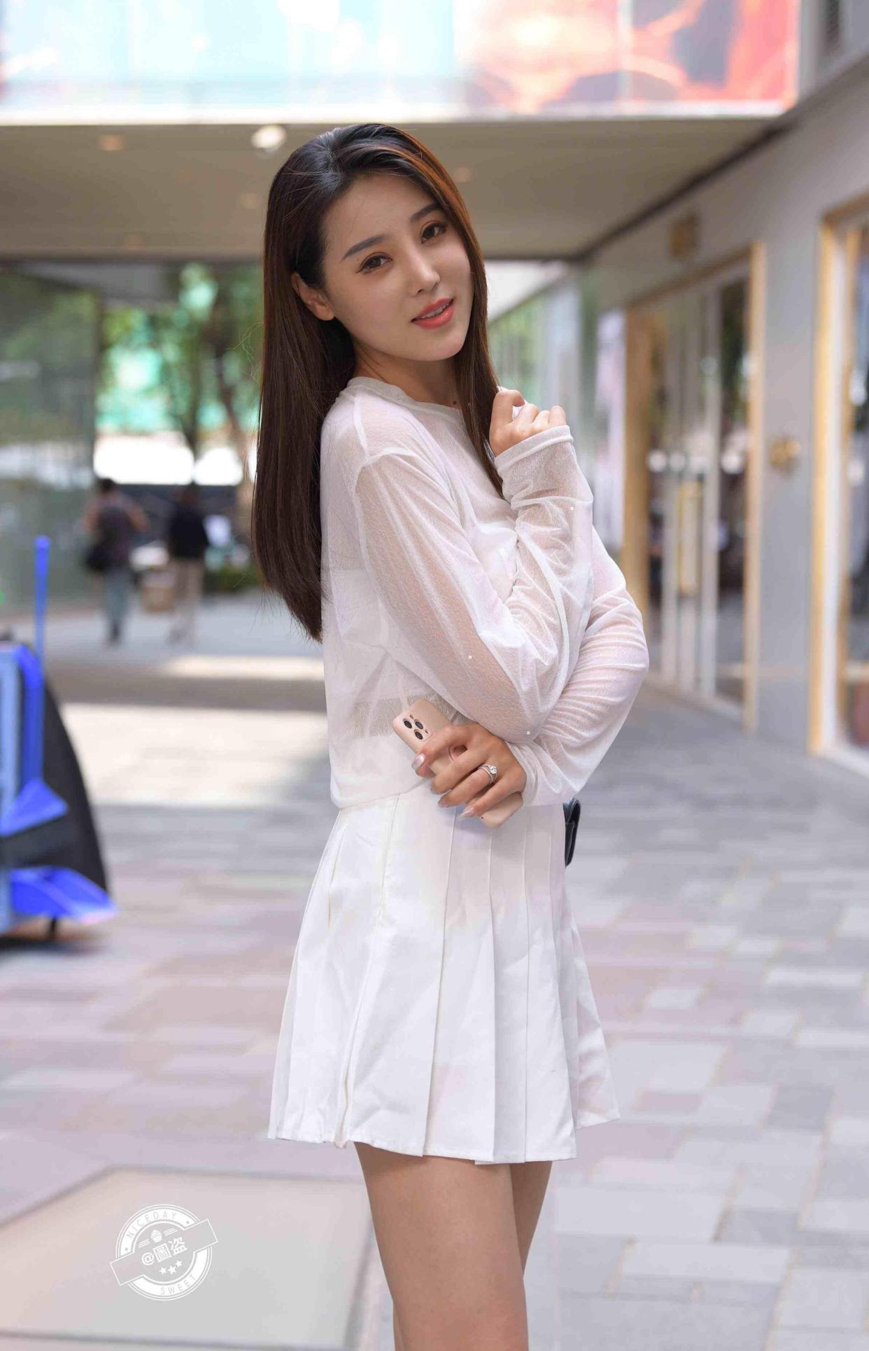 舒适时尚的包臀裙穿着更显穿衣档次,个性与气质并存,魅力无限