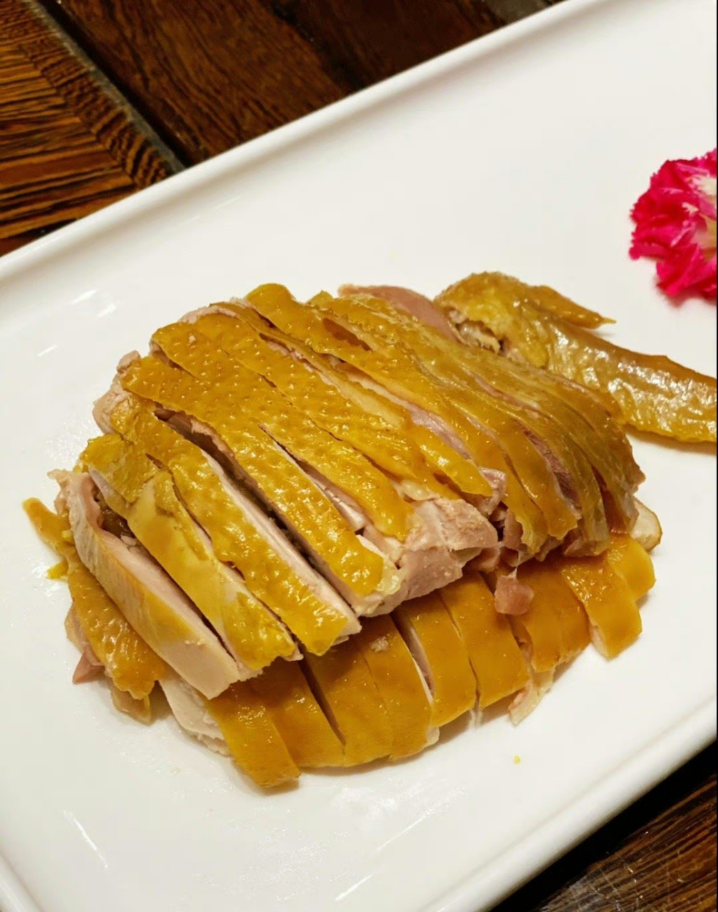 鲤鱼焙面,扒羊肉,灌汤包子,桶子鸡,三鲜烩面,黄焖鸡,在萧记吃顿地道