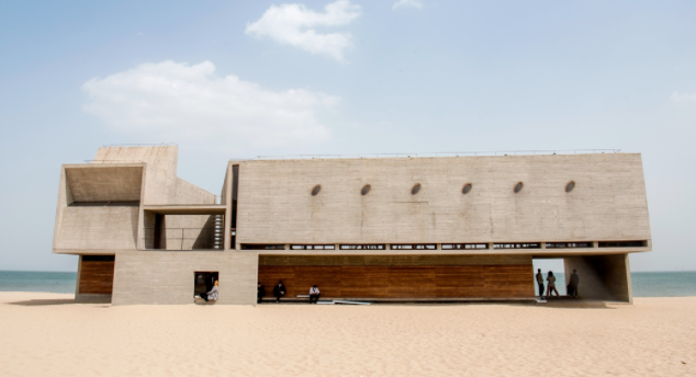 河北最孤独的图书馆,孤独耸立在北戴河海滩上,离大海不到一百米