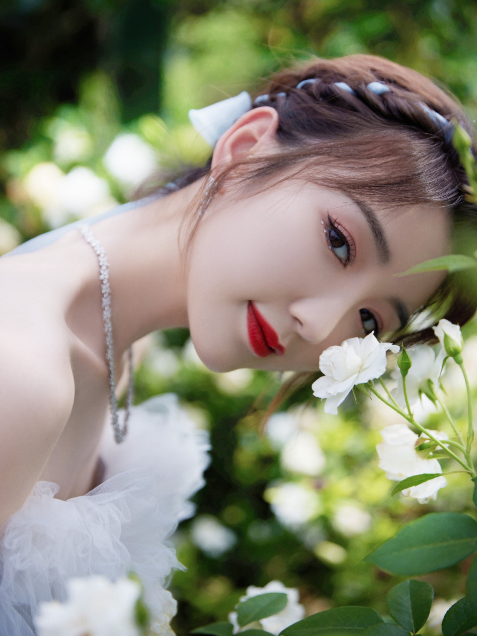 毛晓彤唯美抹胸裙写真!#气质美女# #明星