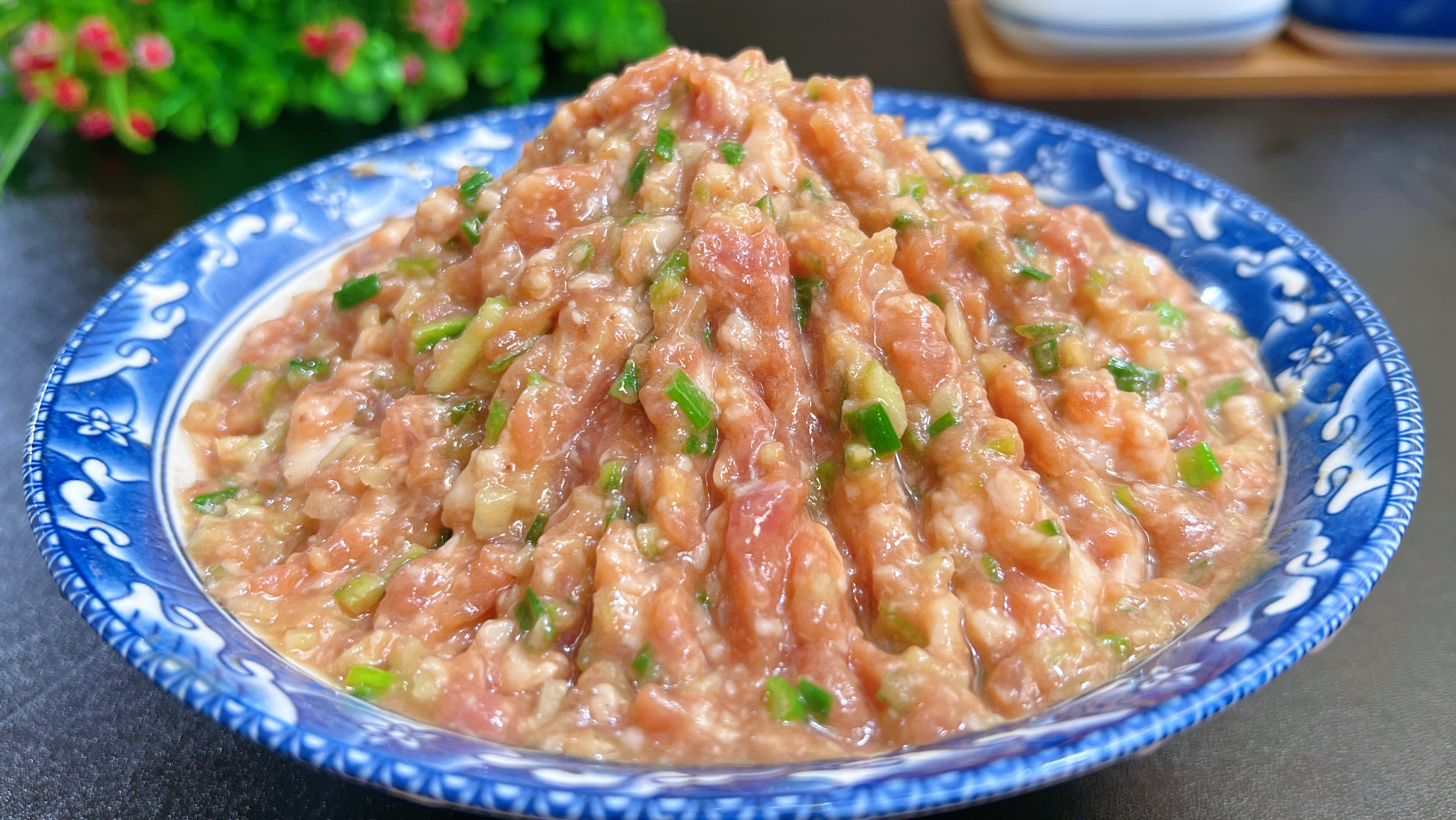 调萝卜猪肉饺子馅，萝卜最忌用盐杀水，教你一招，鲜嫩不出水