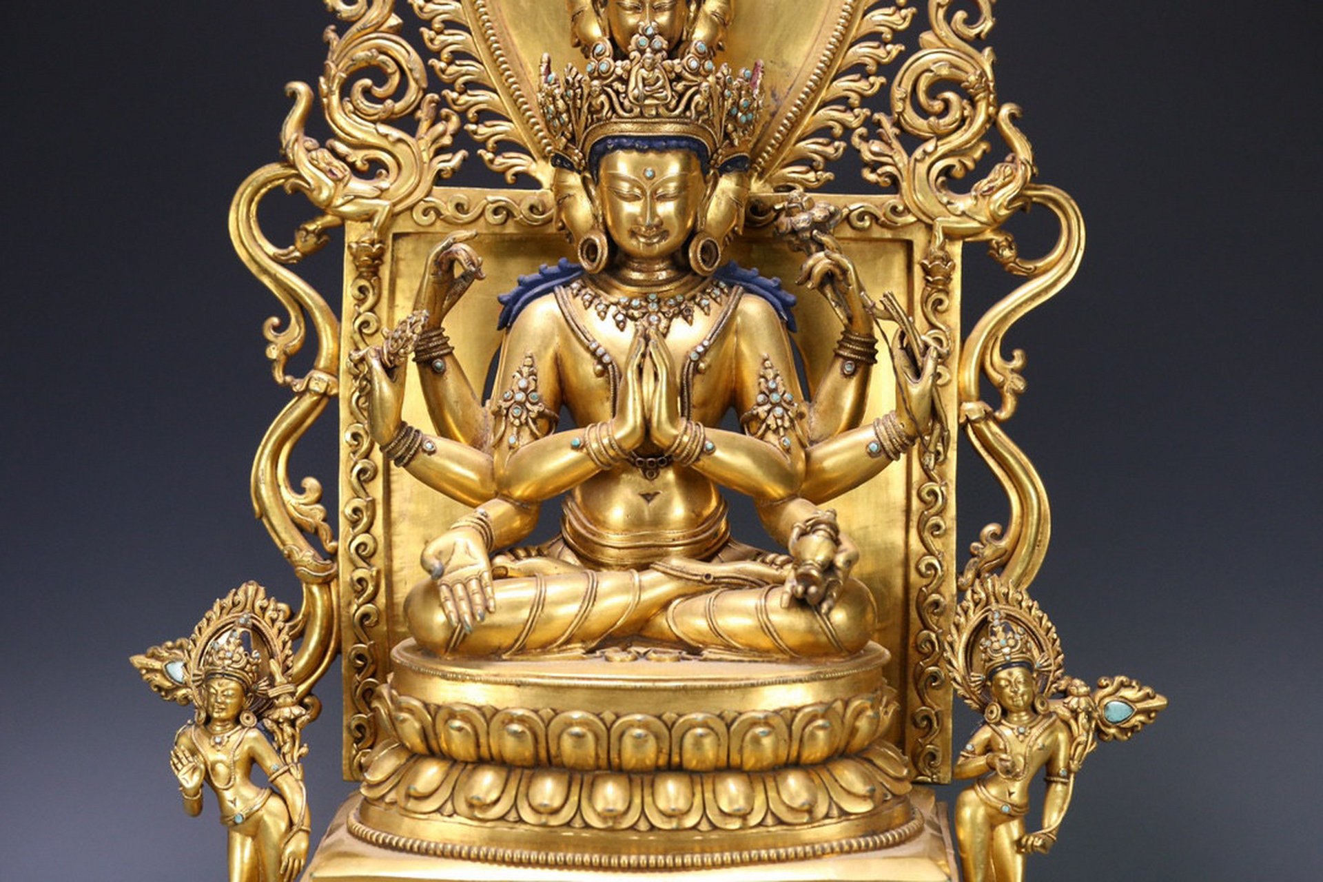 十七世纪 藏传佛教 铜鎏金十一面八臂观音造像.