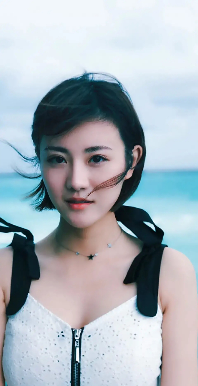 爆款练习生# 美女明星牟星,一身泳装美装