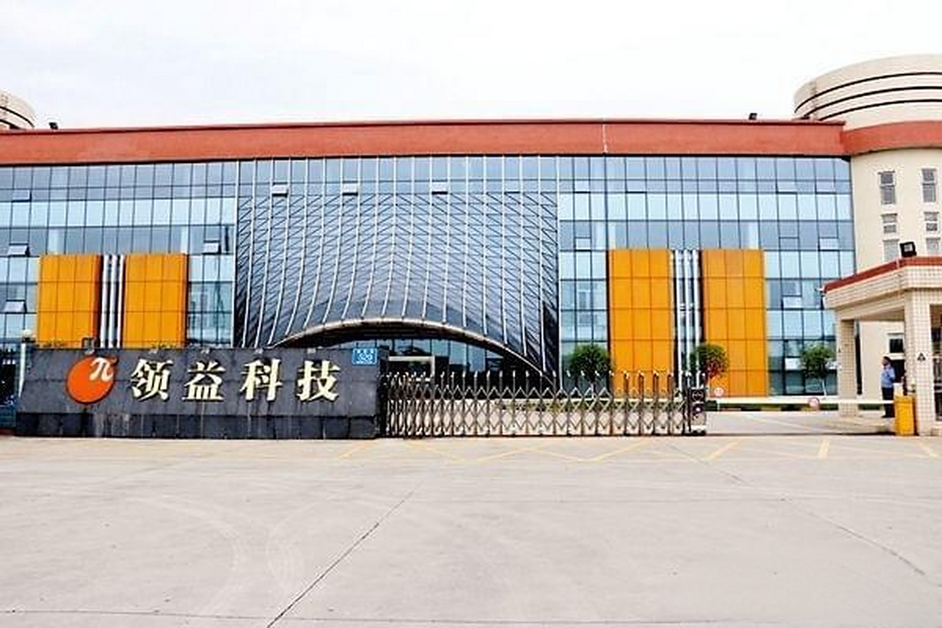 曾芳勤:1965年出生于广东,现任领益智造科技(深圳)有限公司董事长.