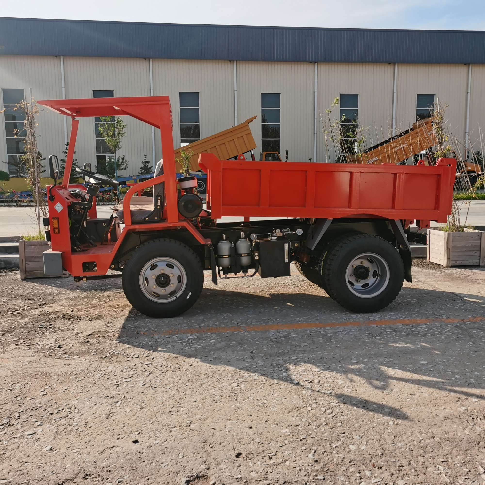 井下拉矿车8吨矿山井下拉矿翻斗车采用用湿式制动前后车桥