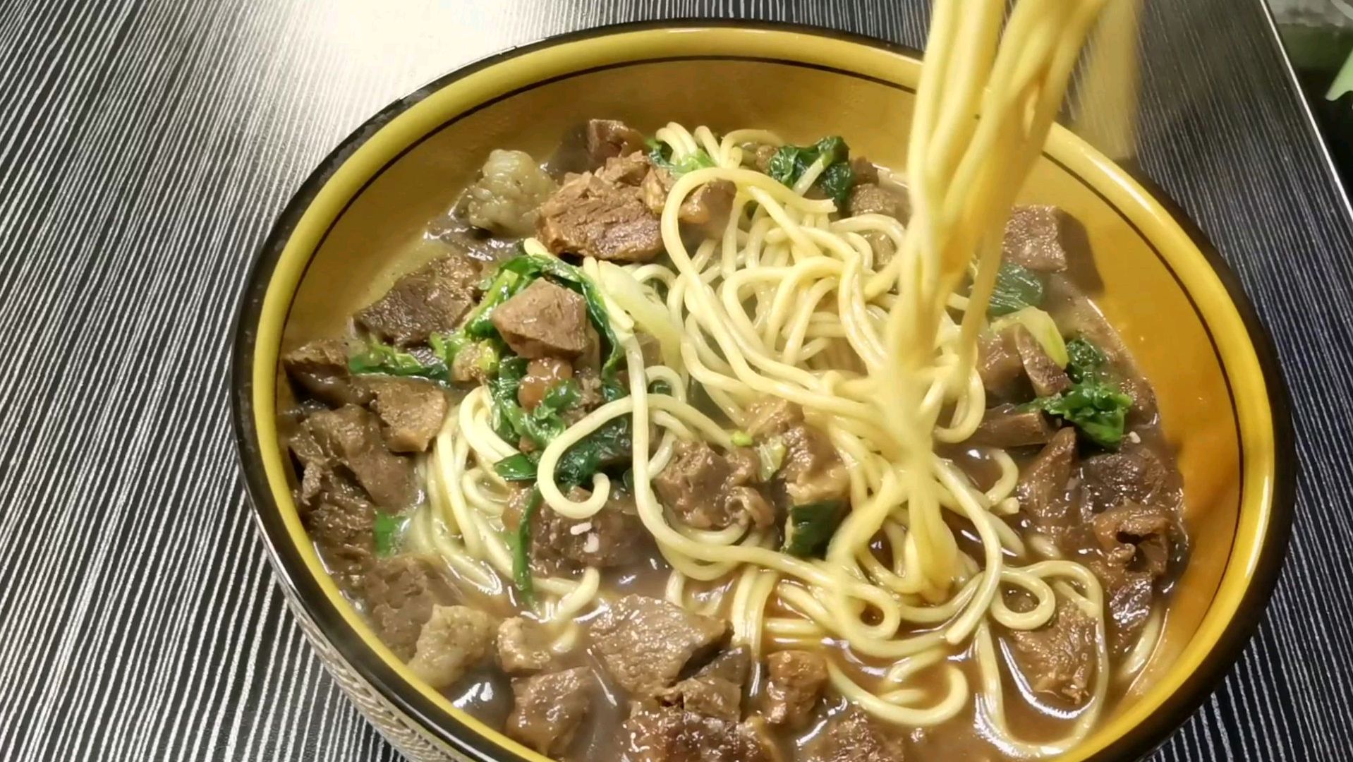 早餐一碗“红烧牛肉面”,开启美好新的一天