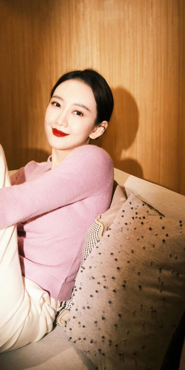 王鸥# 烈焰红唇,绝美容颜,窈窕身材,性感迷人