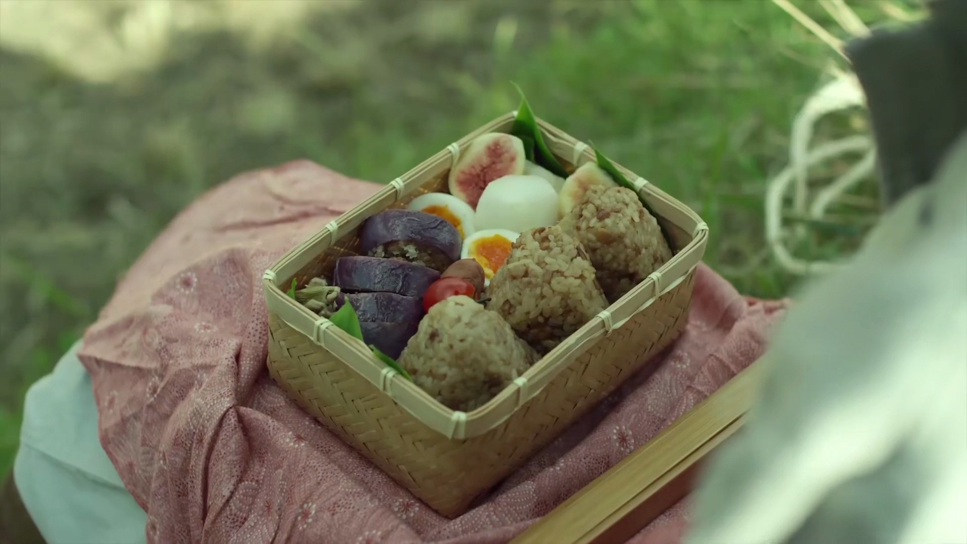 《小森林》日版清新自然,韩版稍显喧闹