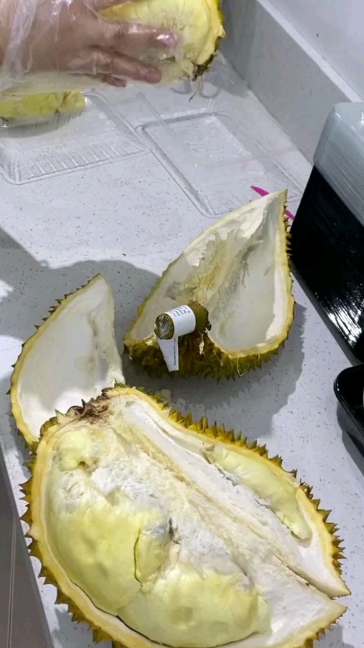 剥榴莲,看看这个榴莲赚不赚