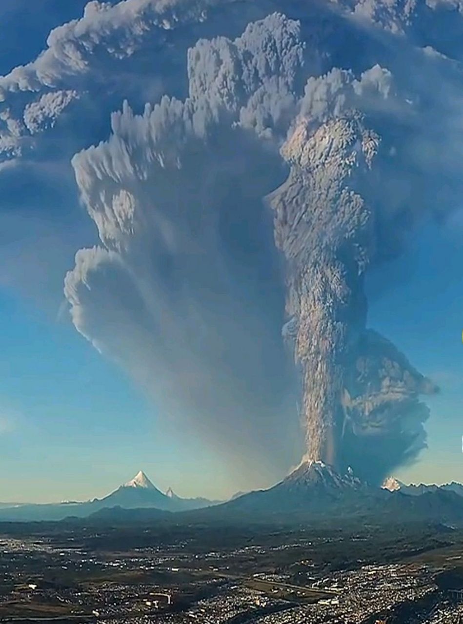 世界上最活跃的火山图片