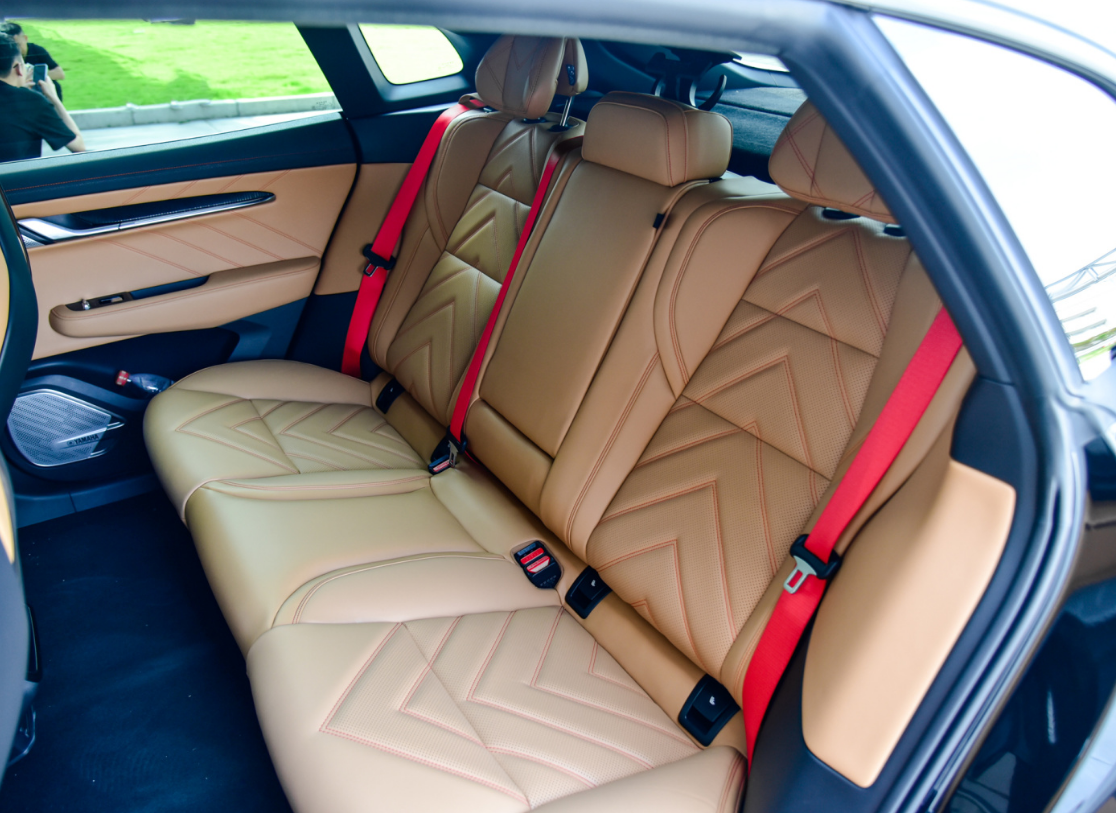 一万台车下线!虽然极氪001有些槽点,但不能否认它的优秀