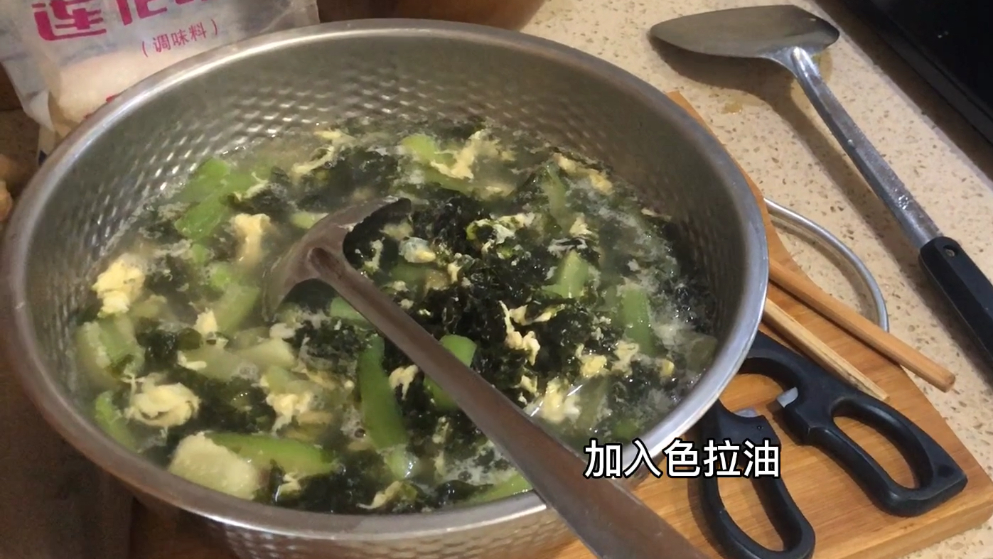 一个汤对鸡腿拉开了晚餐的序幕,简单可口