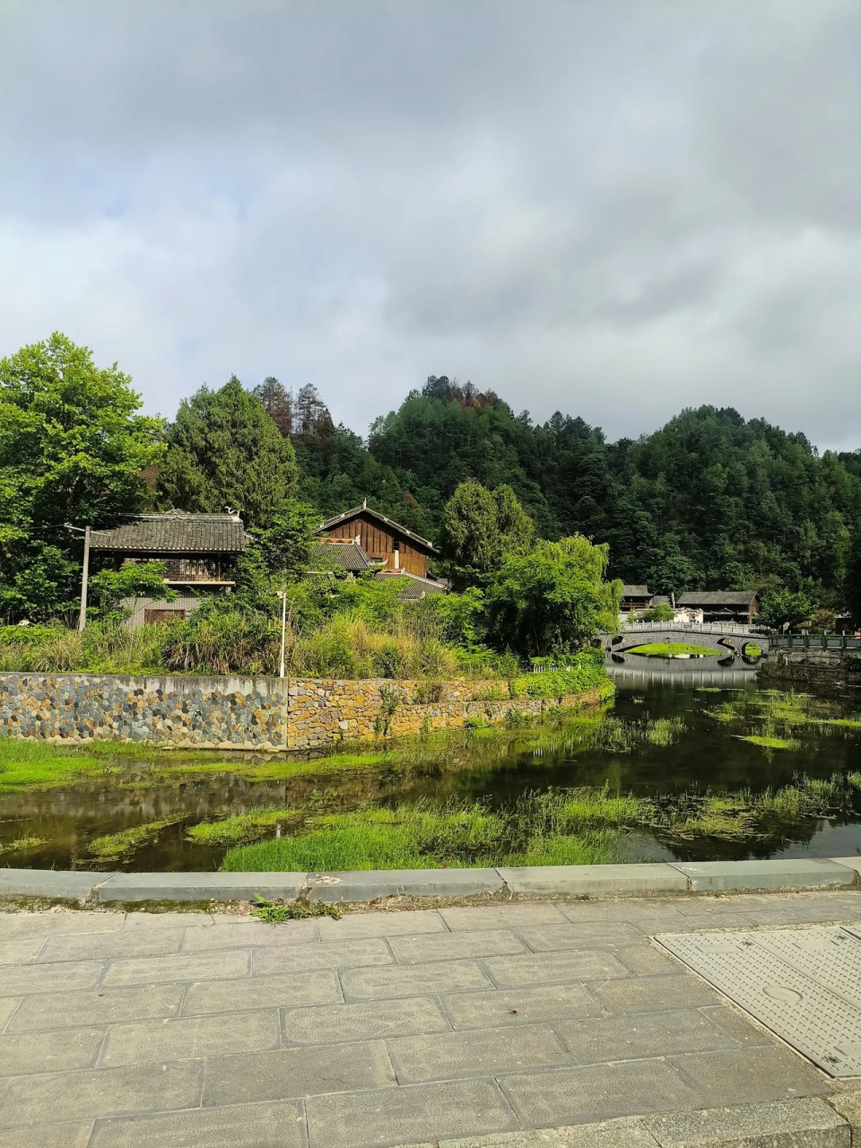 水司楼重新焕发生机 欠债400亿的贵州独山县,慢慢开始恢复了,著名的