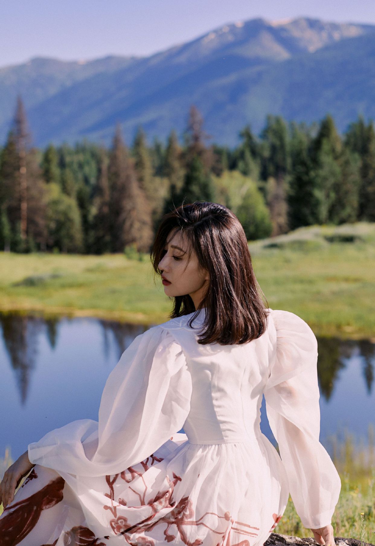 侯梦瑶:美丽大方,明艳动人