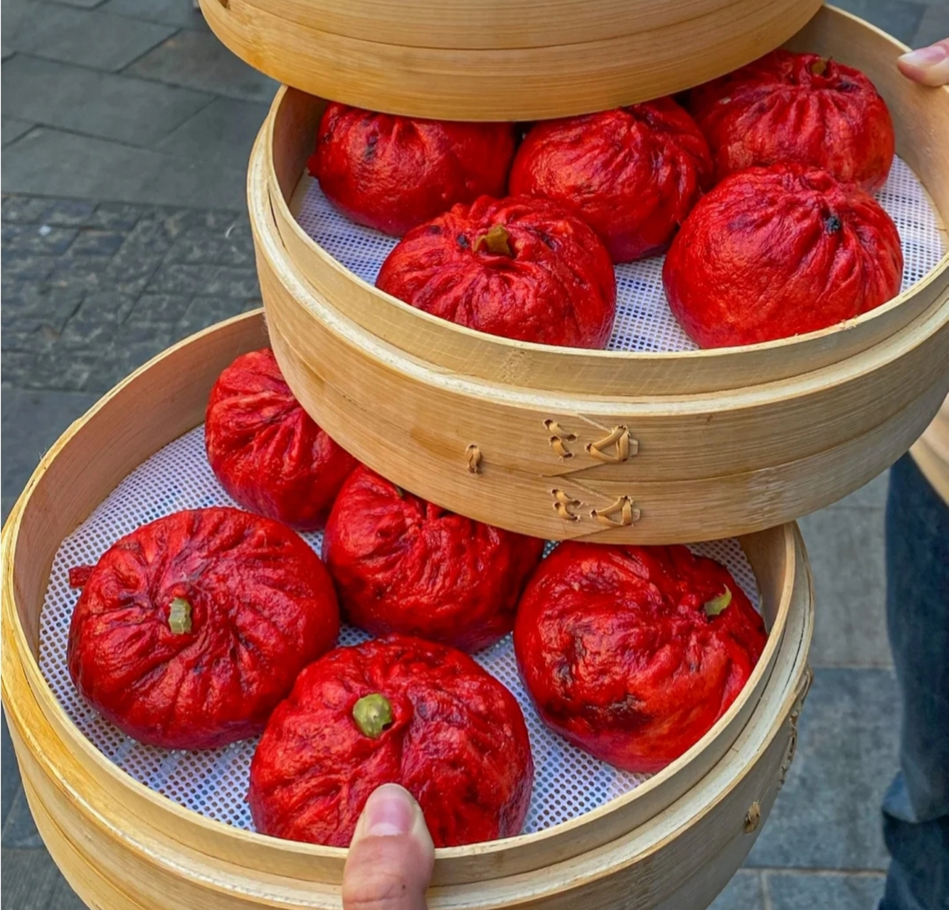 第一次吃红色包子,咬第一口就惊艳到我了,真的非常好吃!