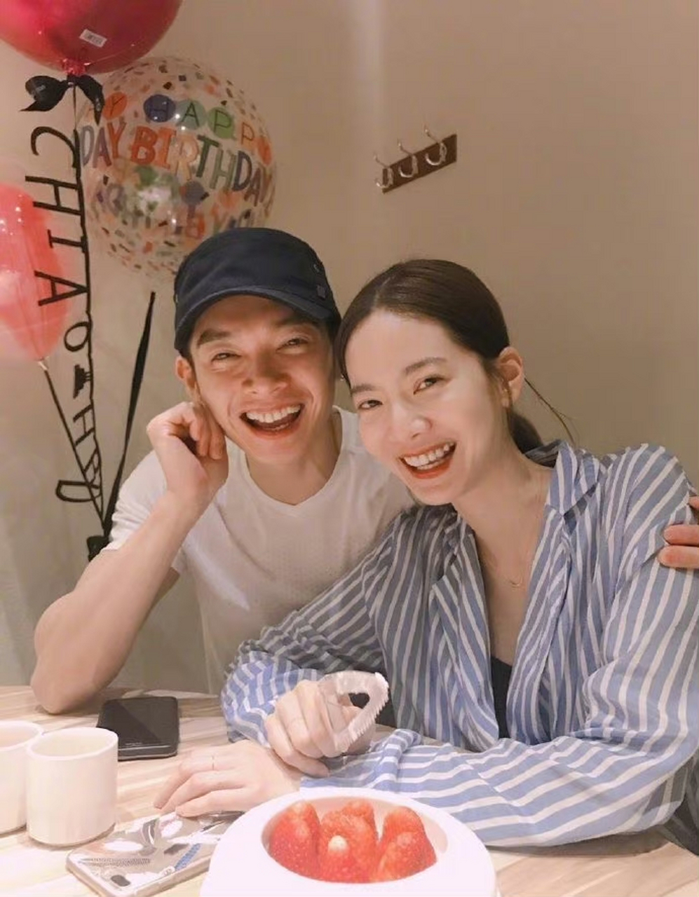 做炎亚纶队友太惨了,自己女朋友被强吻  炎亚纶曾在电视剧《后菜鸟的