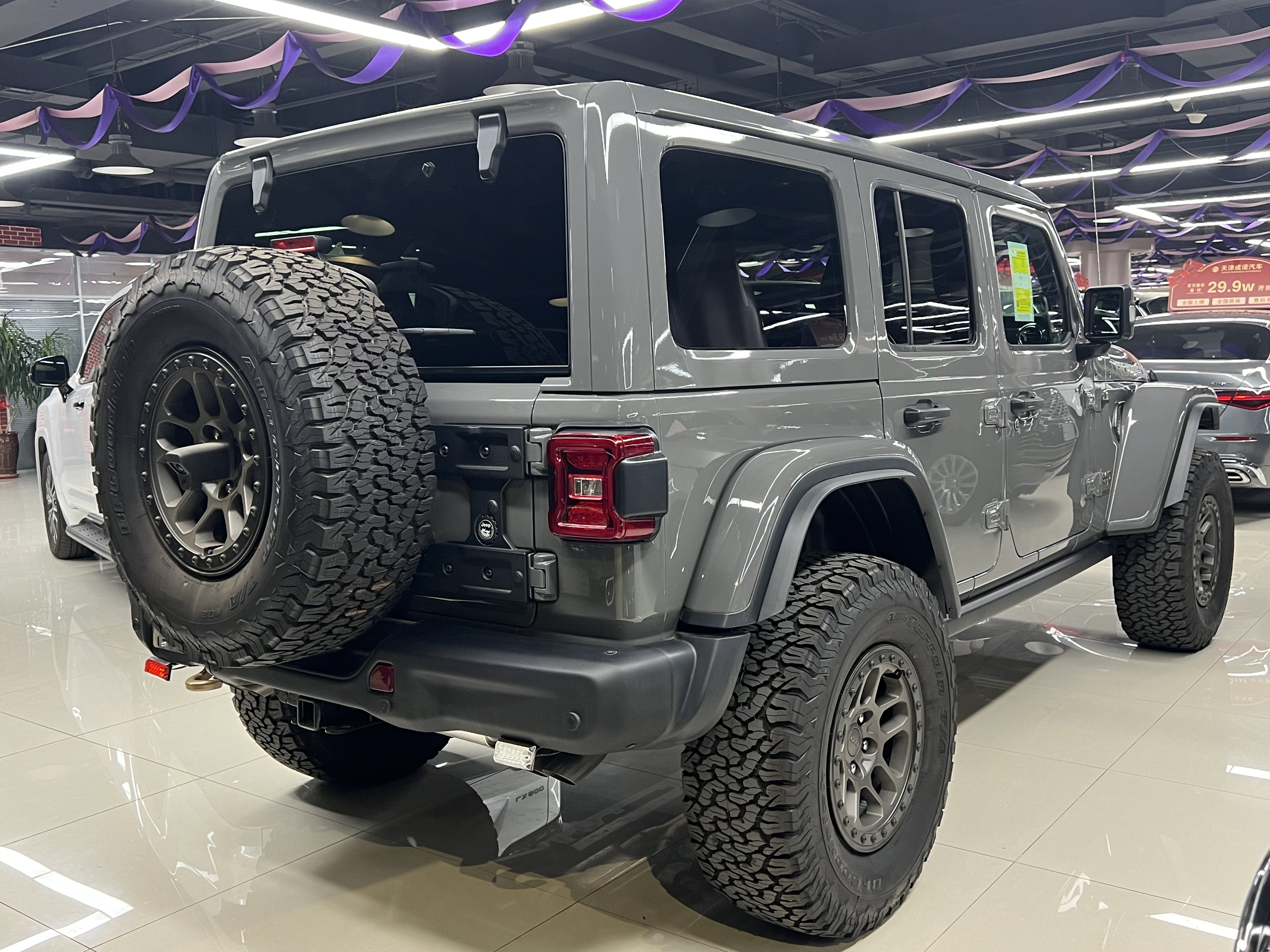 落地超过200万的牧马人你见过吗?天津港现车实拍