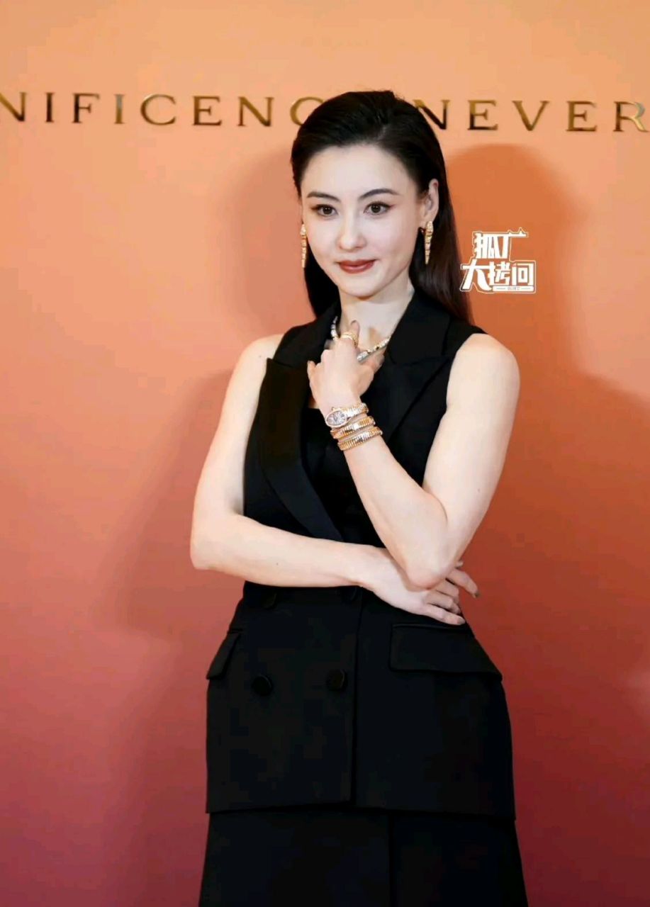 6月13日,张柏芝最新近况曝光,不过,这一次张柏芝不是因为晒出龙跟