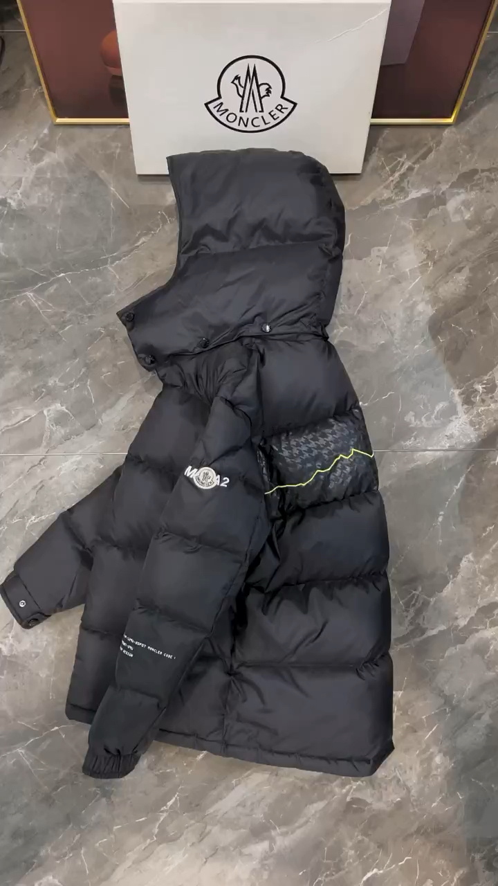 蒙口联名款羽绒服