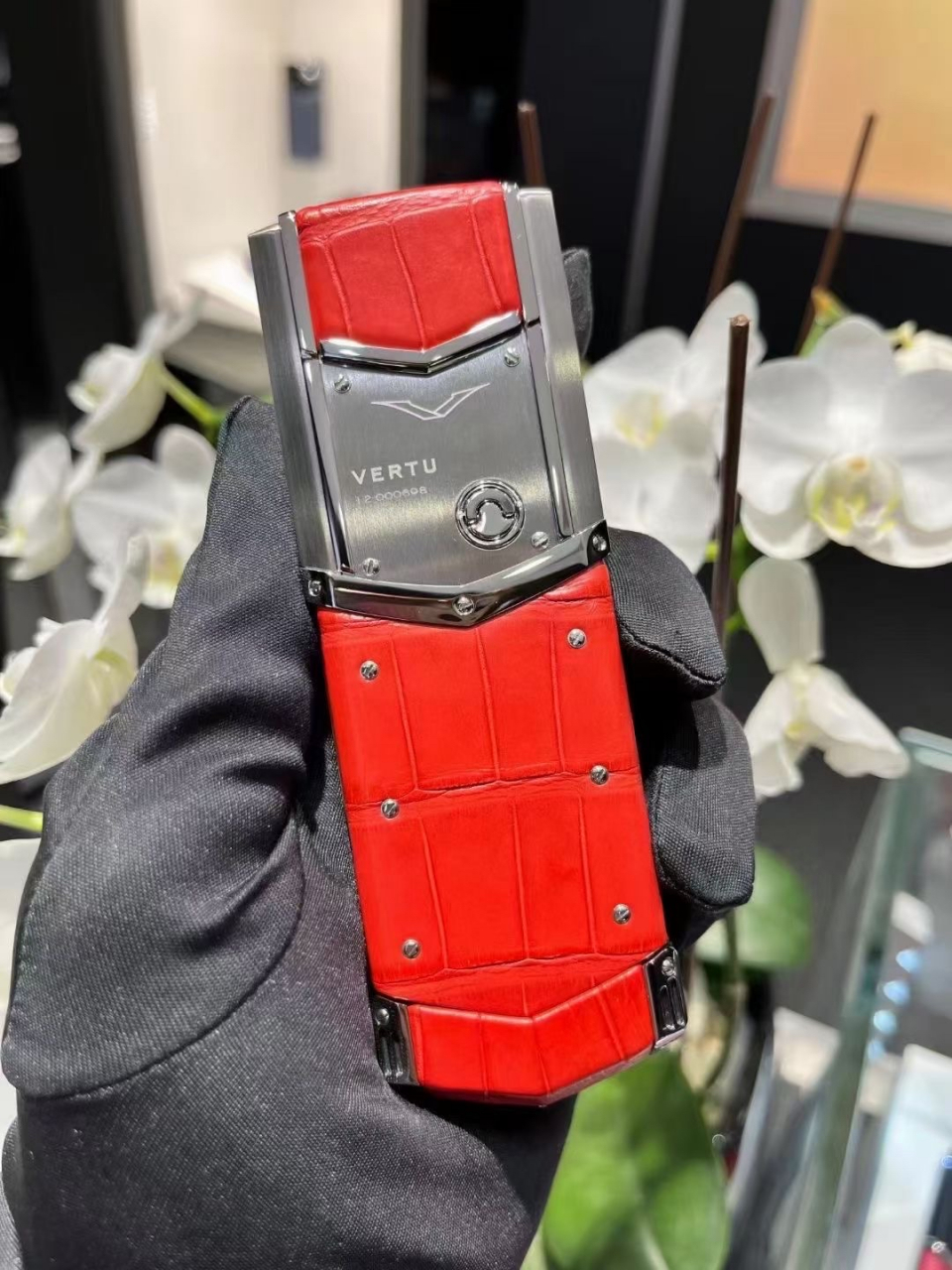 vertu手机威图手机专卖店最新总裁签名赤焰红鳄鱼皮到货