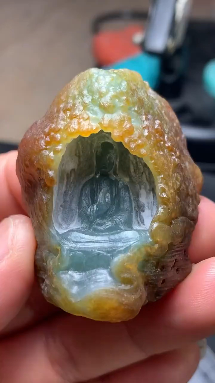 大马坎原石,玉雕师这样的俏色巧雕,觉得怎么样?
