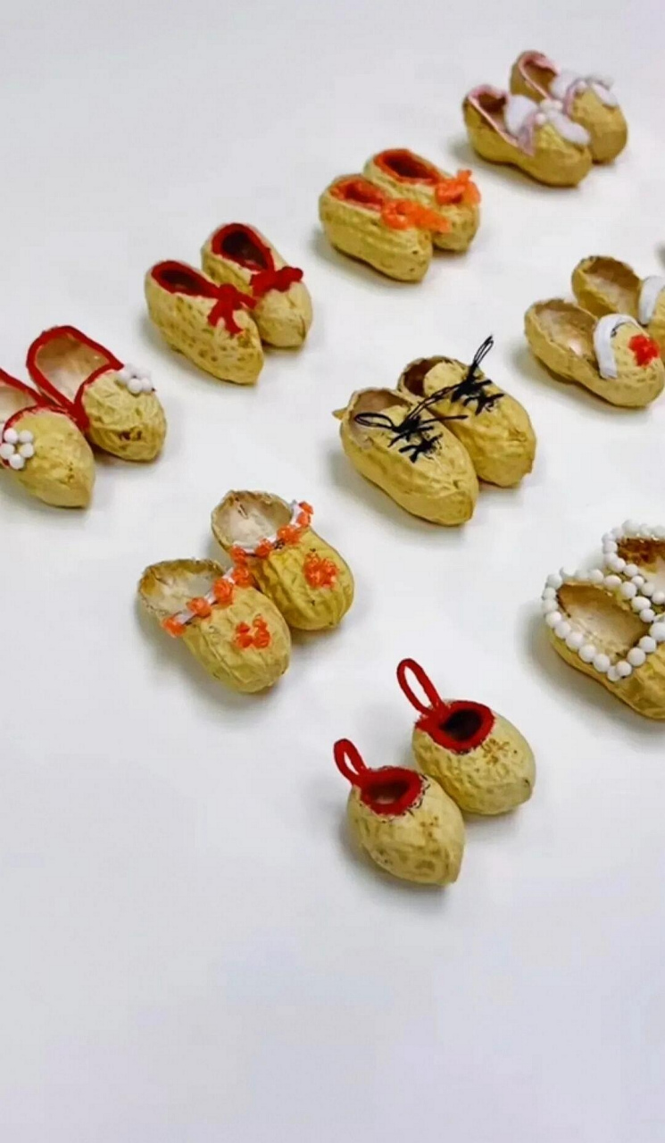 网友:吃过的花生皮不要扔,像我这样做成一双双小鞋子,多好看呀![三哈]