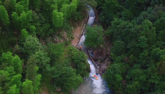 铜钹山漂流图片