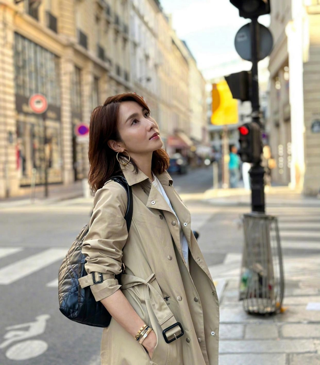 黎姿这打扮,简约又大气!