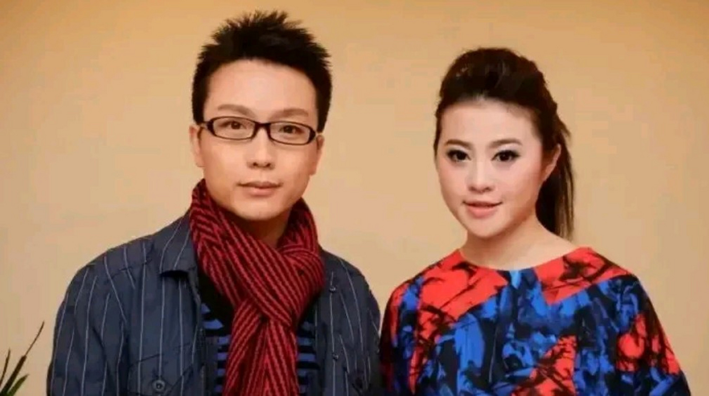 李玉刚隐瞒多年老婆曝光,原来是赫赫有名的她  李玉刚是国家一级演员