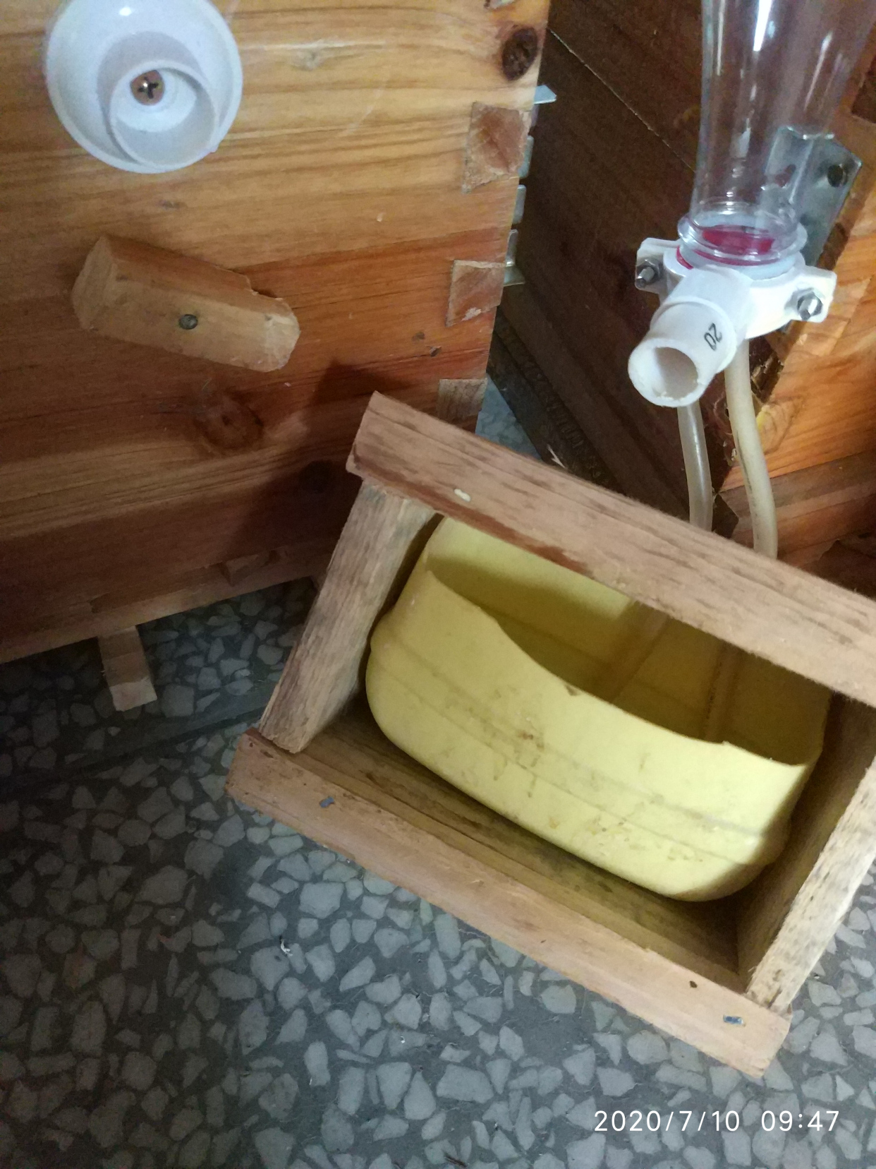 蜜蜂养殖,自己动手制作免开箱饲喂神器(第三版)