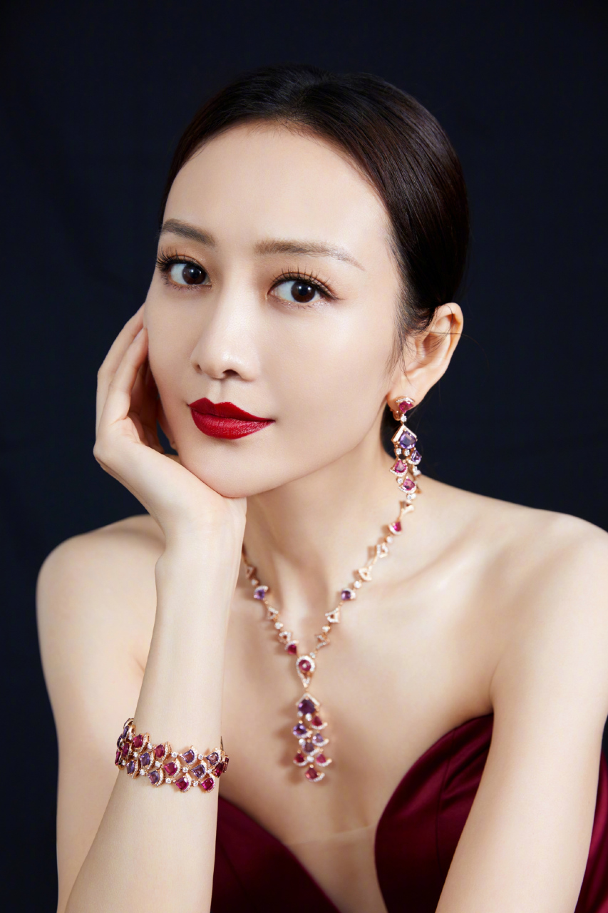 王鸥性感妩媚写真!#性感美女# #明星# #秋日生活创作季